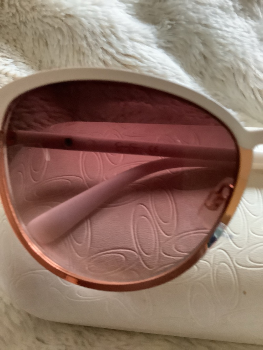 Jessica Simpson White Frame Sunglasses with Pink Lenses - Picture 2 of 6